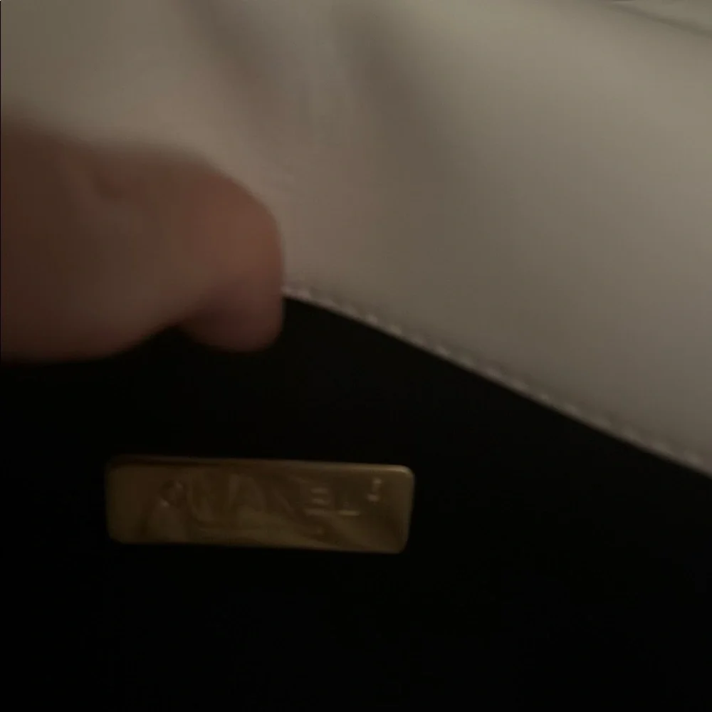 CHANEL 19 White, silver, and gold Quilted Shoulder Bag with Flap Closure - Picture 5 of 10